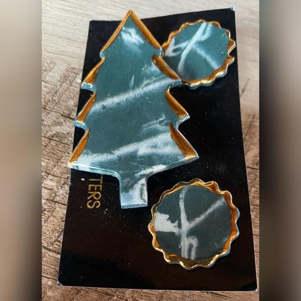 Green Resin Christmas Tree Brooch Earrings Set Gold Tone Holiday New 2.5"